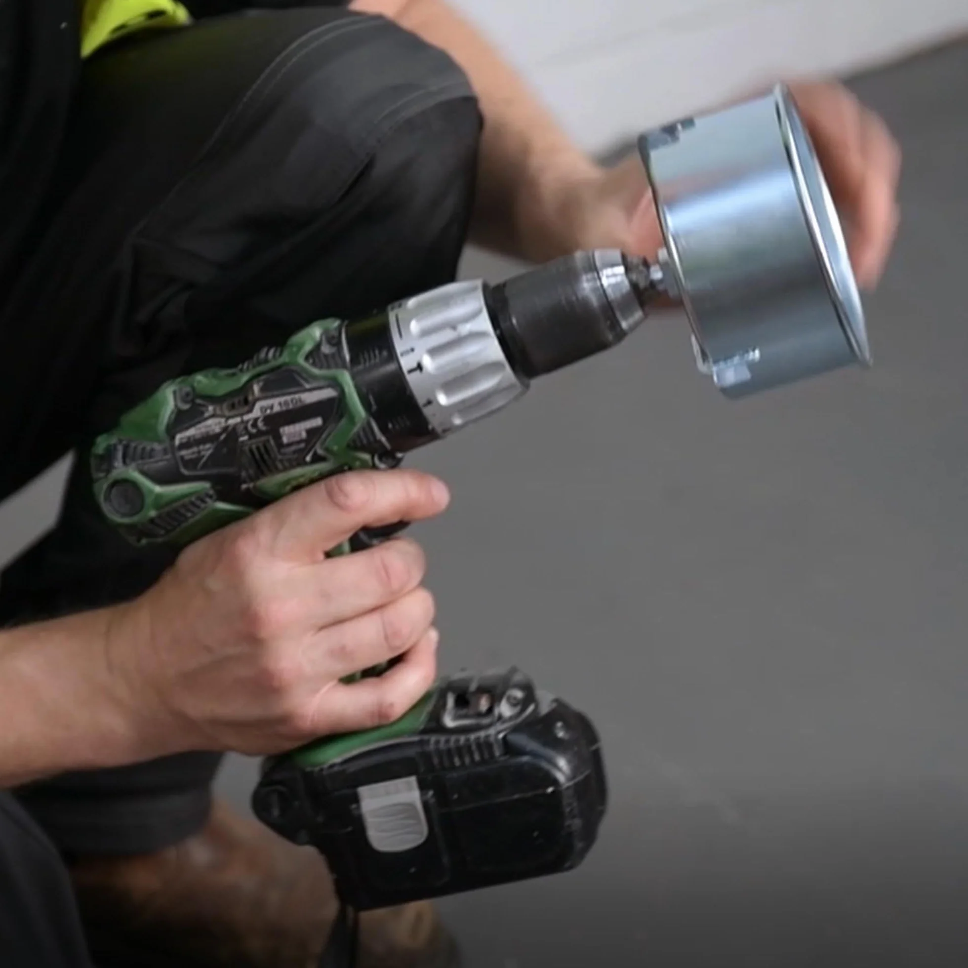 Herramienta de biselado Metex 110 mm para tubos de PVC de plástico para drenaje de tierra. Se monta fácilmente en un taladro eléctrico. Aplica un chaflán de 15 grados estándar de la industria en 15
