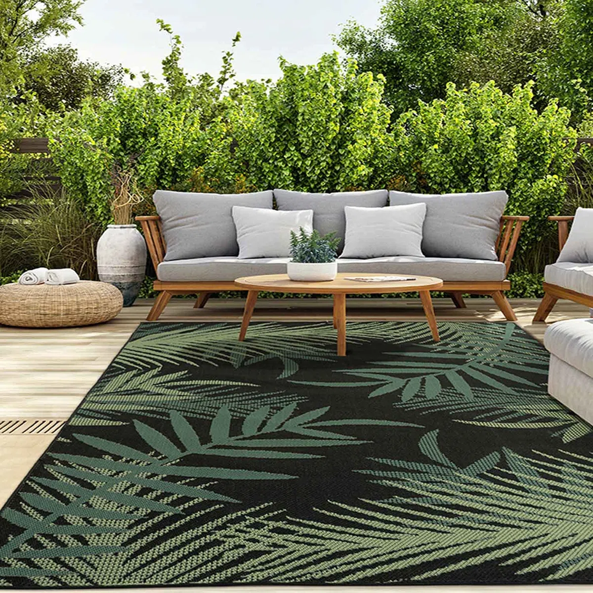 VIMODA Alfombra para interior y exterior para terrazas y balcones, diseño de palmeras, color negro, medidas: 140 x 200 cm