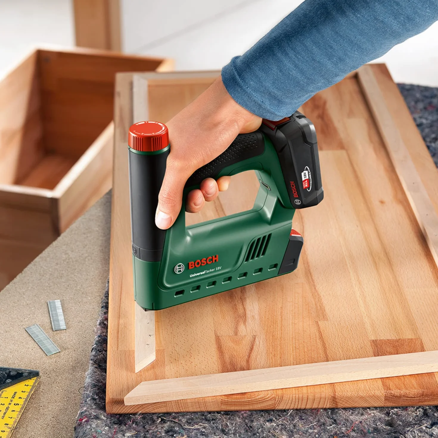 Bosch Home and Garden 06032A7000 Grapadora a batería UniversalTacker 18V-14 (no incluye la batería)