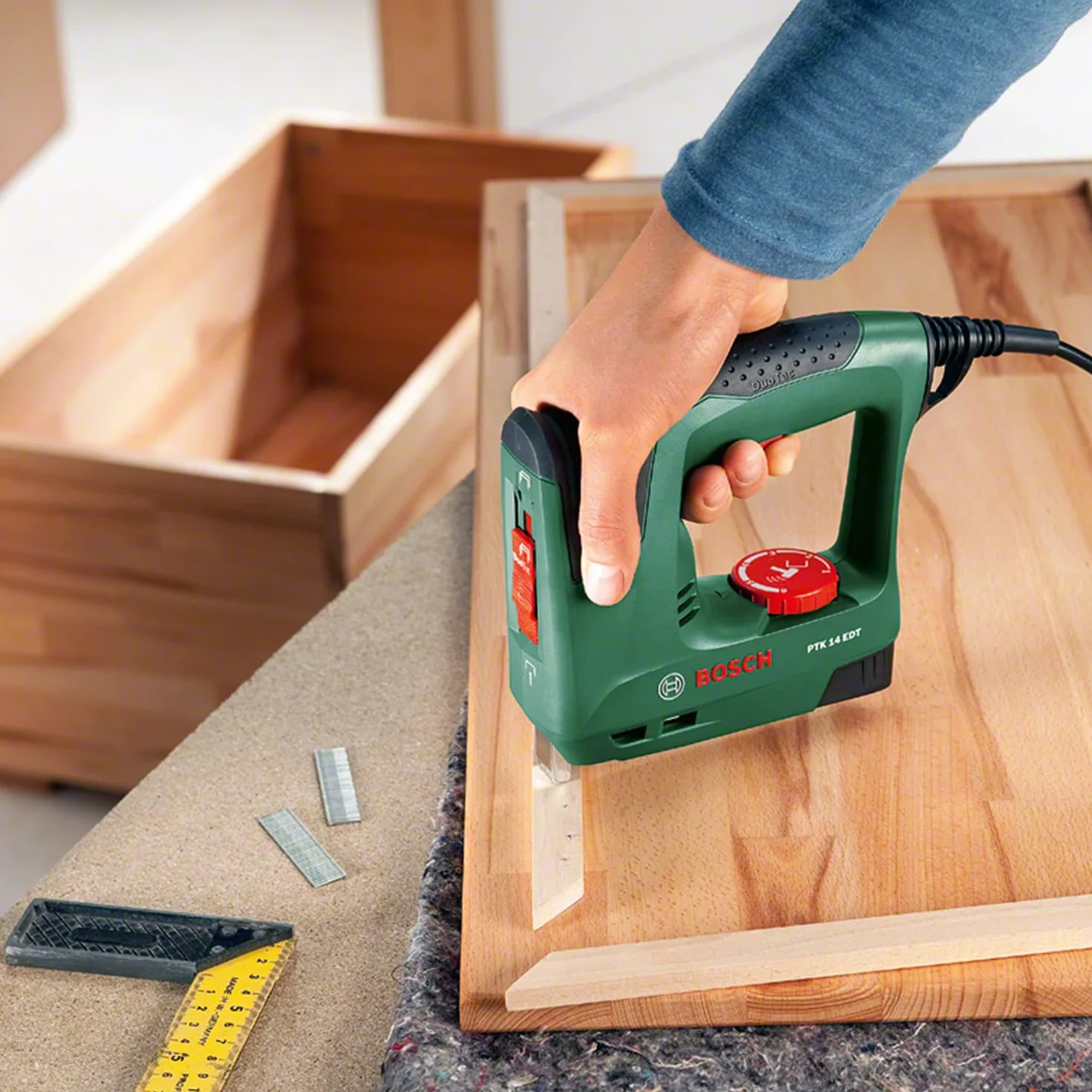 Bosch Grapadora eléctrica PTK 14 EDT (220 voltios, en caja)
