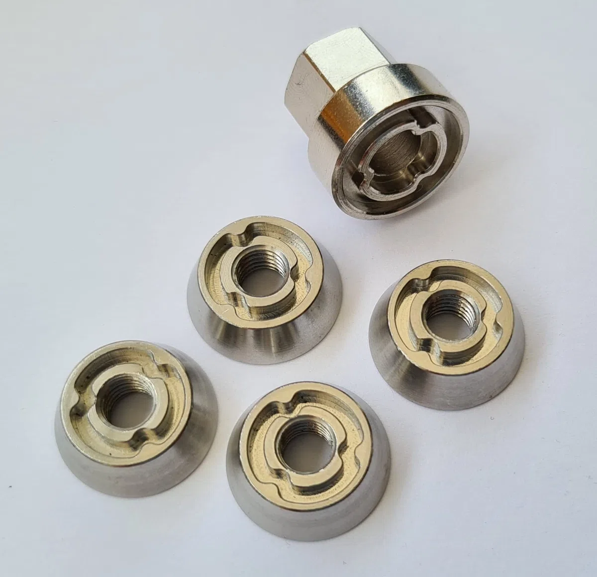 4 + 1 Tuercas antirrobo – Tuerca de seguridad antirrobo con llave especial – varios juegos de tamaños, forma especial – M5, M6, M8, M10 acero inoxidable (M8, 4 tuercas, 1 tuerca)