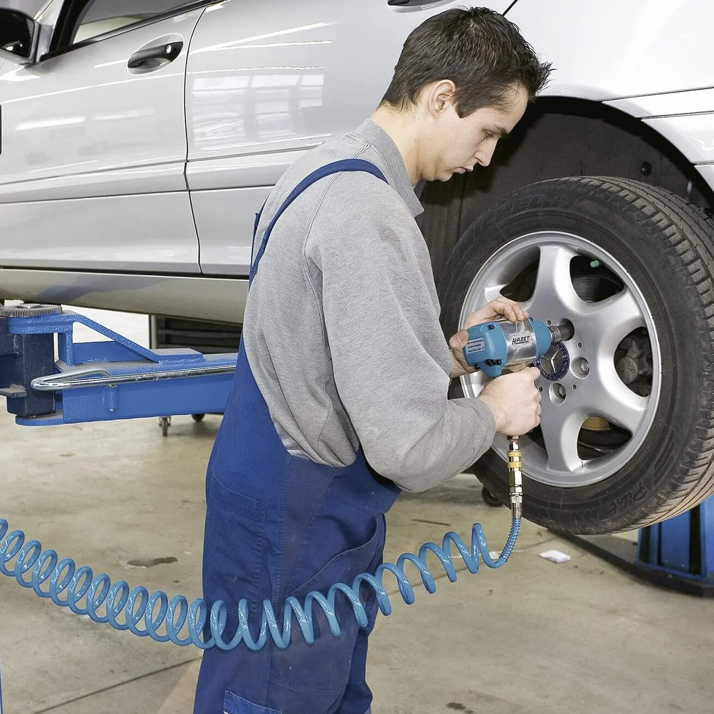 Manguera espiral HAZET 9040-7 I Manguera de poliuretano de gran flexibilidad con 7,62 m de longitud, rosca de conexión de aire de 12,91 mm y presión de trabajo de 10 bar