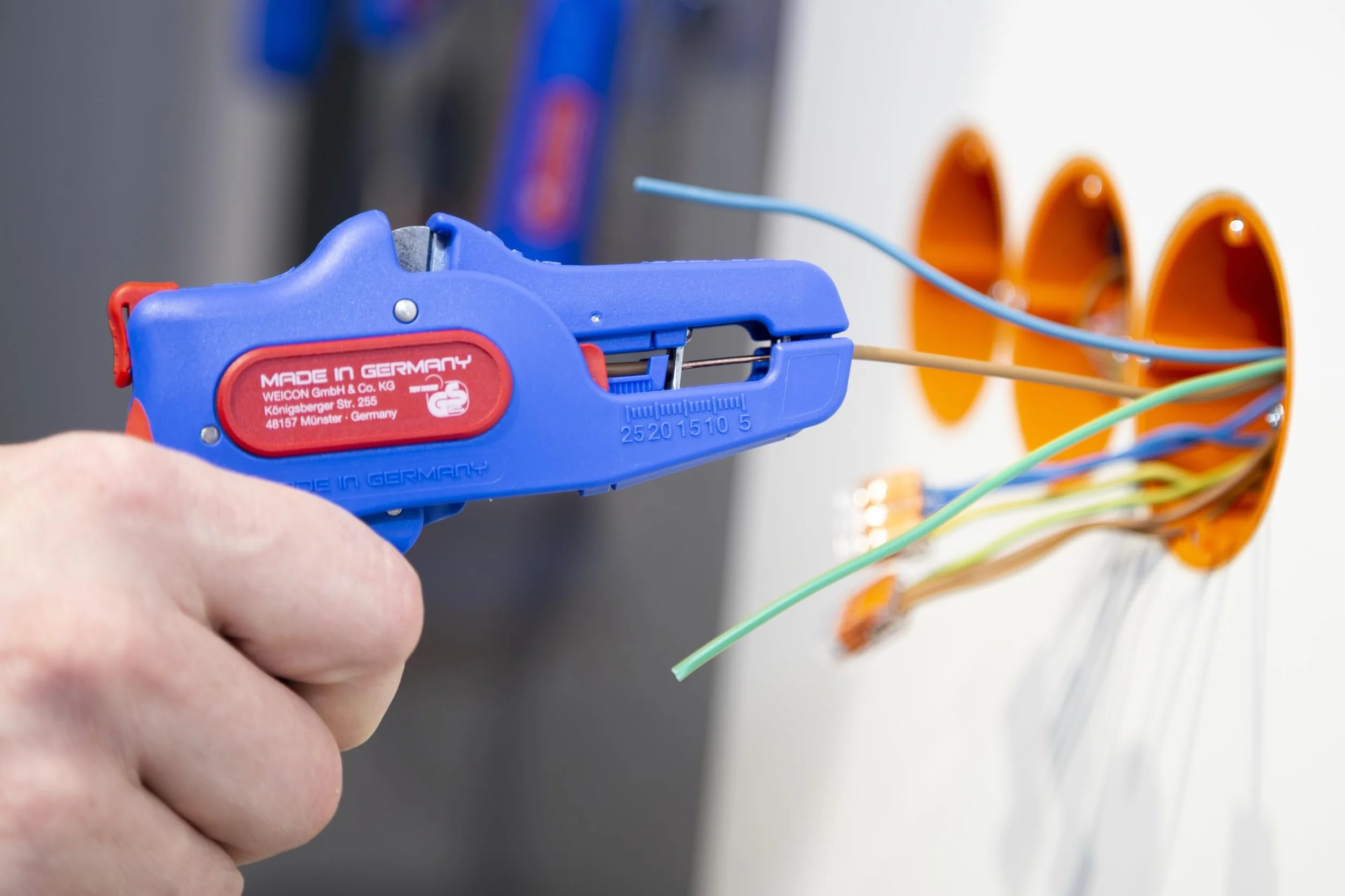 WEICON TOOLS Tenaza Pelacable No. 5 Pro | Pelacables automático para todos los conductores comunes flexibles y sólidos de 0,2-16 mm² | autoajustable a la sección del conductor
