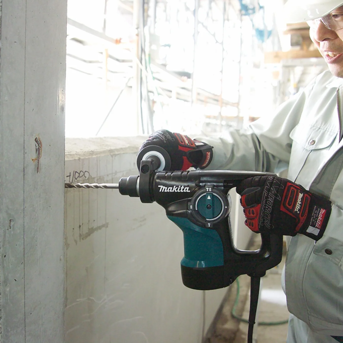 Makita HR2810 - Martillo Ligero Eléctrico con cable 28Mm 3Modos, Negro Y Azul.